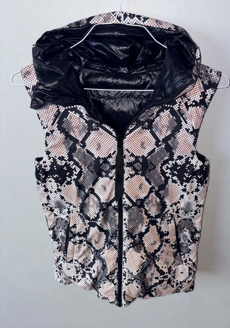 Lululemon The Fluffiest Reversible Goose Down Puffer Vest Snakeskin Black